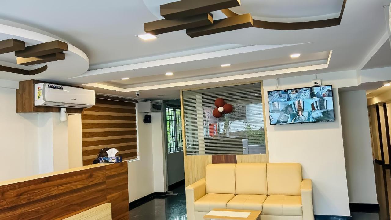 Emerald Inn Kochi Zewnętrze zdjęcie