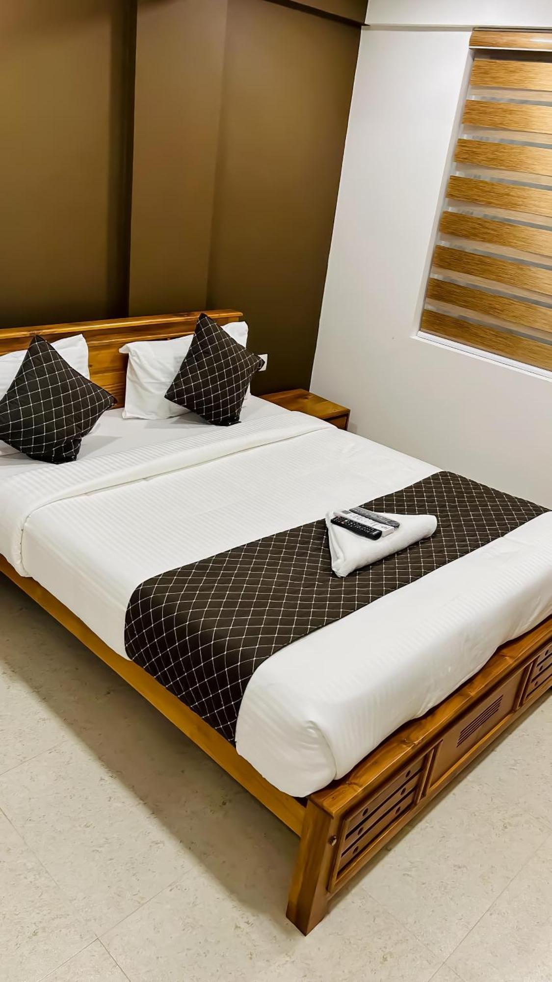 Emerald Inn Kochi Zewnętrze zdjęcie